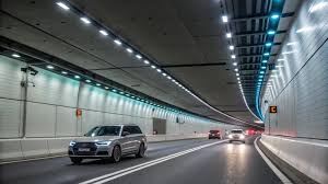 بهتر است چراغ های خودرو در زمان رانندگی در تونل چگونه باشد؟